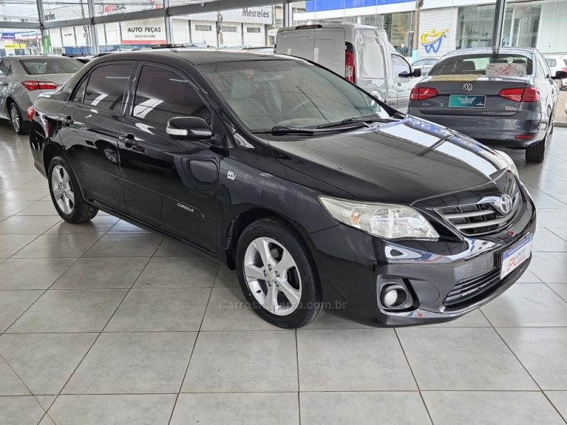 TOYOTA - COROLLA - 2011/2012 - Preta - R$ 65.000,00