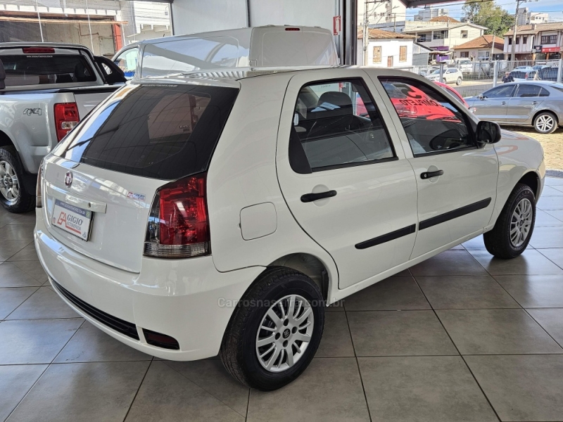FIAT - PALIO - 2014/2015 - Branca - R$ 35.500,00
