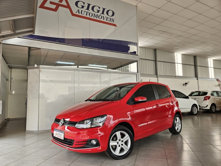 VOLKSWAGEN - FOX - 2014/2015 - Vermelha - R$ 43.900,00