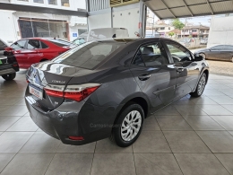 TOYOTA - COROLLA - 2017/2018 - Cinza - R$ 87.000,00