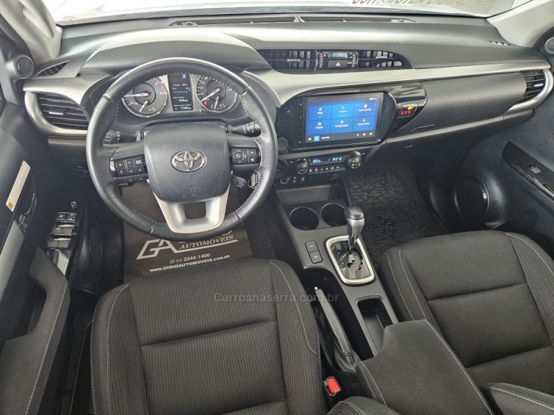 TOYOTA - HILUX - 2023/2024 - Branca - R$ 230.000,00