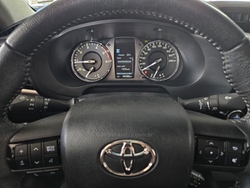 TOYOTA - HILUX - 2021/2021 - Cinza - R$ 220.000,00