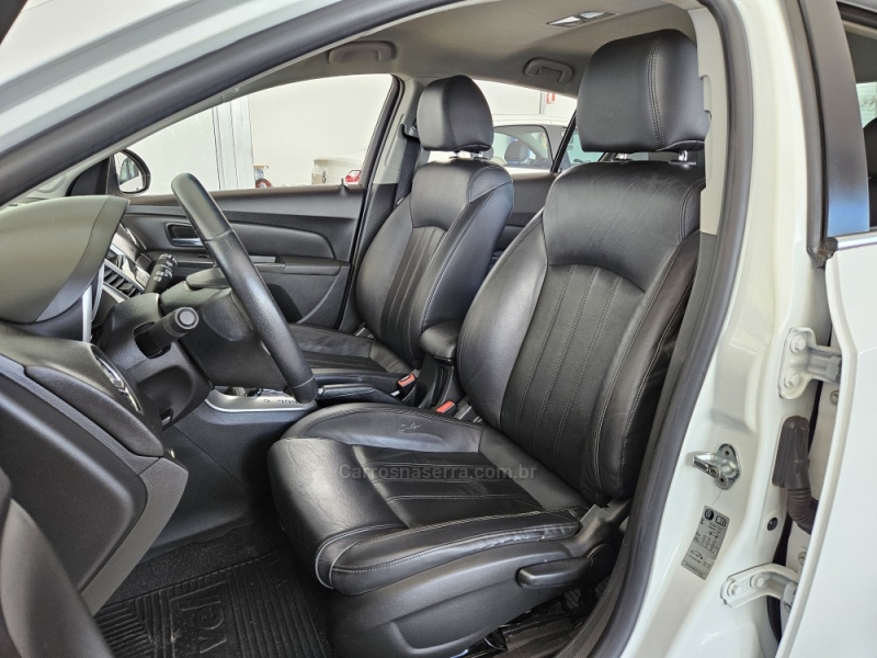 CHEVROLET - CRUZE - 2015/2016 - Branca - R$ 73.500,00