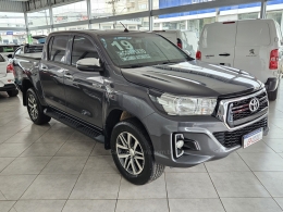 TOYOTA - HILUX - 2019/2019 - Cinza - R$ 186.000,00