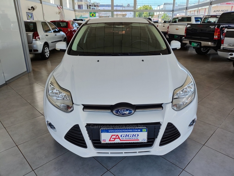 FORD - FOCUS - 2014/2015 - Branca - R$ 53.800,00