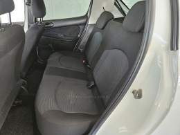 PEUGEOT - 207 - 2012/2014 - Branca - R$ 30.500,00