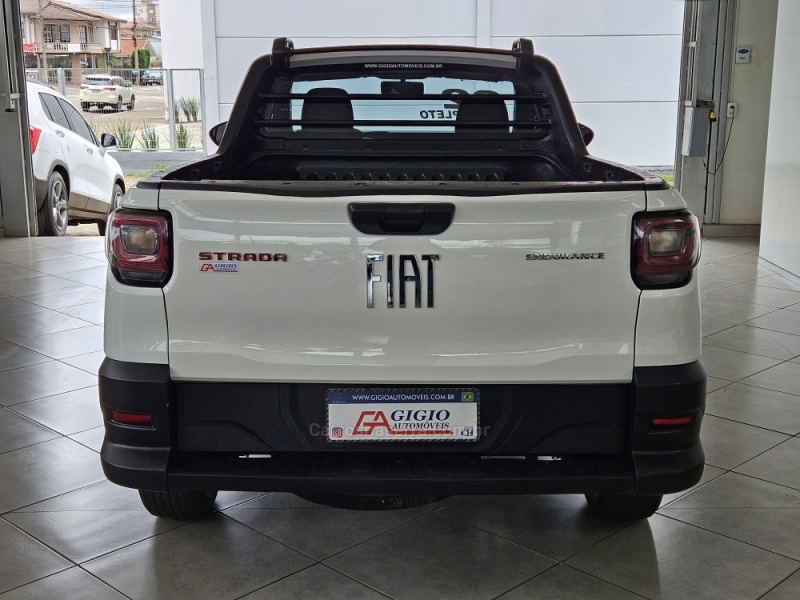 FIAT - STRADA - 2022/2022 - Branca - R$ 76.000,00