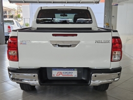 TOYOTA - HILUX - 2023/2024 - Branca - R$ 230.000,00