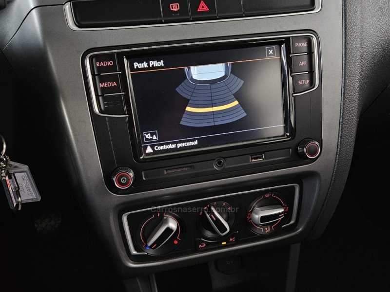 VOLKSWAGEN - FOX - 2018/2019 - Vermelha - R$ 59.900,00