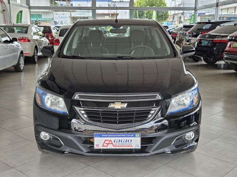 CHEVROLET - PRISMA - 2013/2014 - Preta - R$ 51.000,00