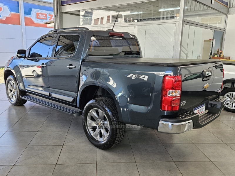 CHEVROLET - S10 - 2022/2023 - Cinza - R$ 205.000,00