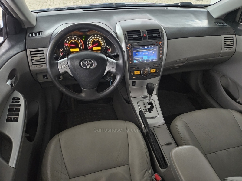 TOYOTA - COROLLA - 2011/2012 - Preta - R$ 65.000,00
