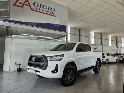 TOYOTA - HILUX - 2023/2024 - Branca - R$ 230.000,00