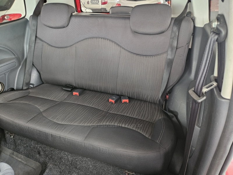 FIAT - UNO - 2011/2012 - Vermelha - R$ 27.000,00