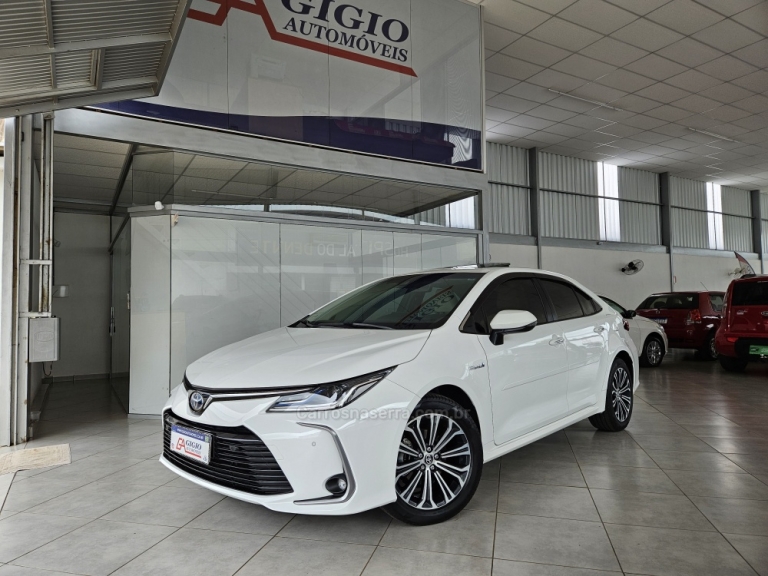 TOYOTA - COROLLA - 2021/2021 - Branca - R$ 137.900,00