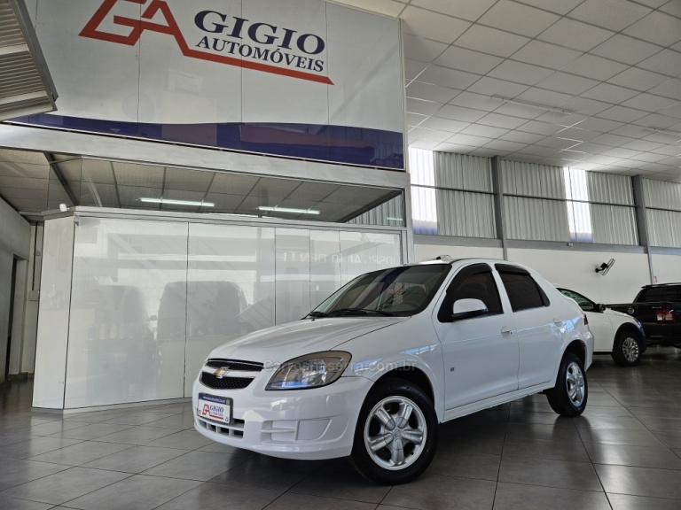 CHEVROLET - PRISMA - 2011/2012 - Branca - R$ 35.000,00