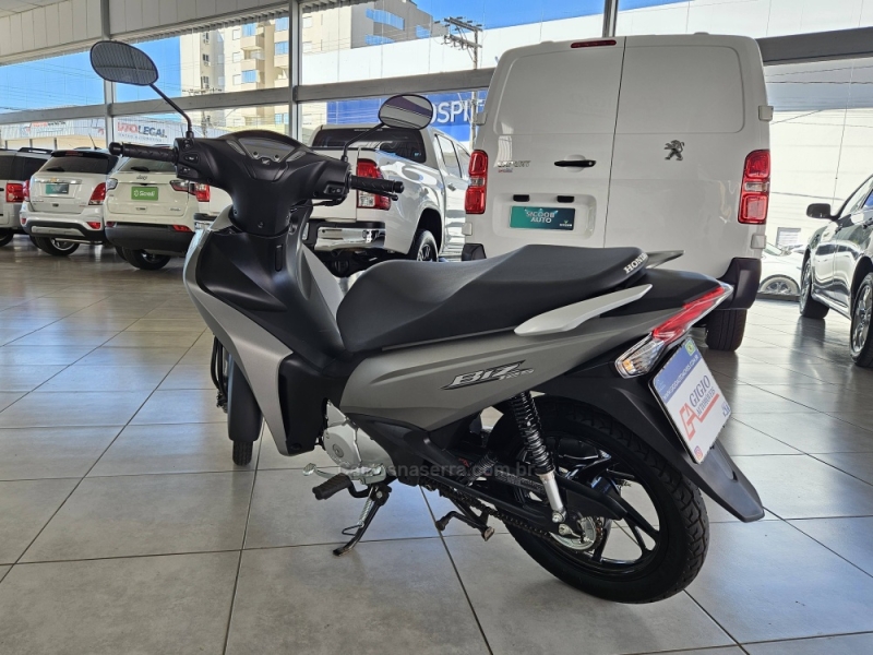 HONDA - BIZ 125 - 2023/2024 - Prata - R$ 17.900,00