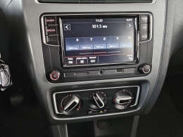 VOLKSWAGEN - FOX - 2018/2019 - Vermelha - R$ 59.900,00