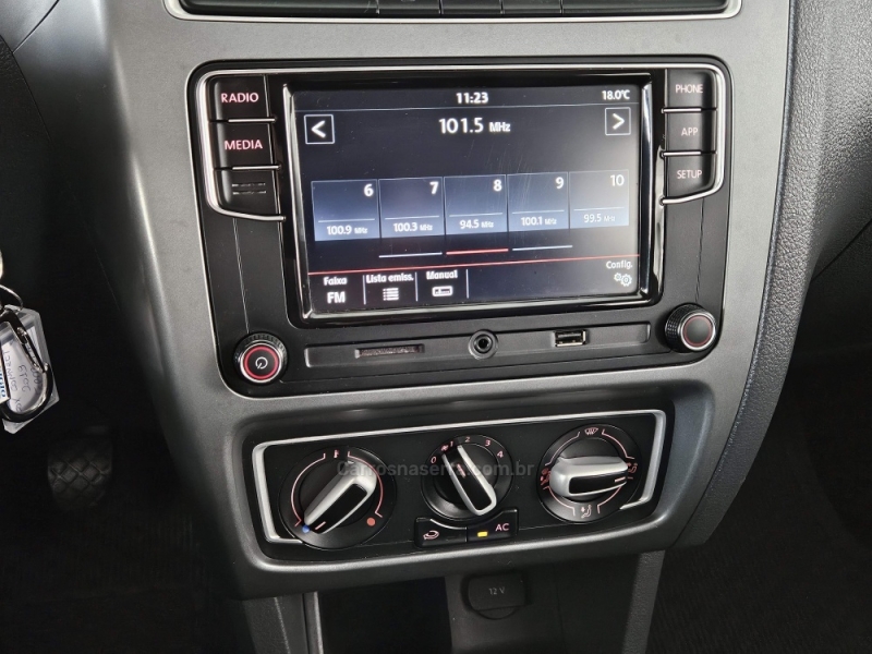 VOLKSWAGEN - FOX - 2018/2019 - Vermelha - R$ 59.900,00