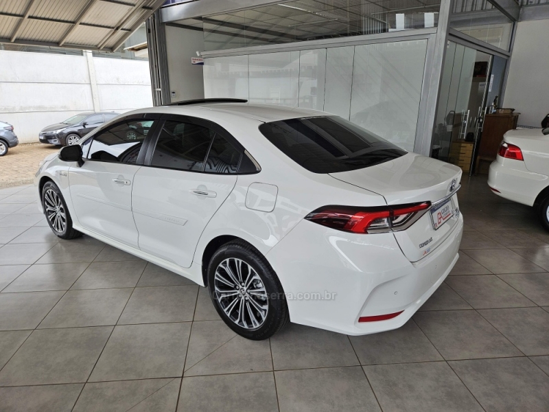 TOYOTA - COROLLA - 2021/2021 - Branca - R$ 137.900,00