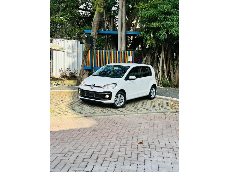 VOLKSWAGEN - UP - 2018/2019 - Branca - R$ 62.000,00