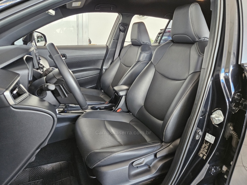 TOYOTA - COROLLA - 2021/2022 - Preta - R$ 139.500,00