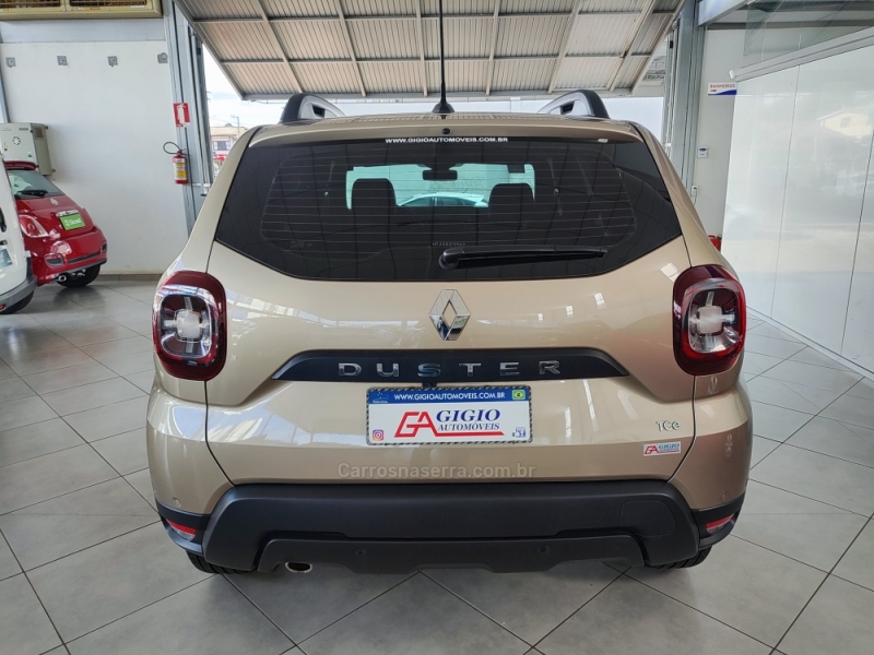 RENAULT - DUSTER - 2022/2023 - Bege - R$ 110.900,00