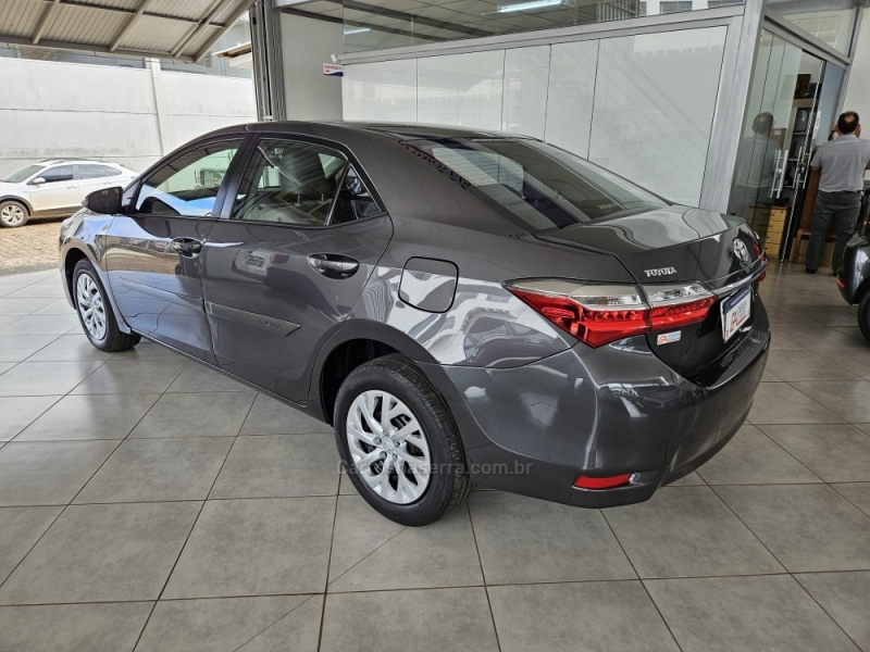 TOYOTA - COROLLA - 2017/2018 - Cinza - R$ 87.000,00