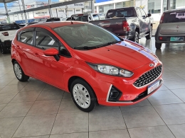FORD - FIESTA - 2018/2019 - Vermelha - R$ 61.000,00
