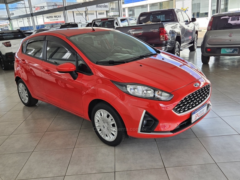 FORD - FIESTA - 2018/2019 - Vermelha - R$ 61.000,00