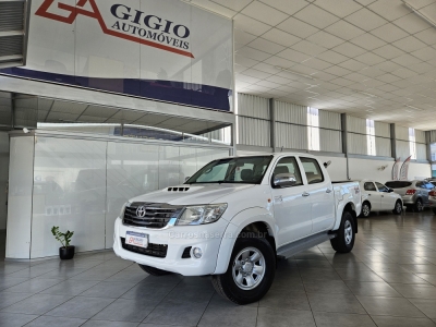 TOYOTA - HILUX - 2015/2015 - Branca - R$ 118.000,00