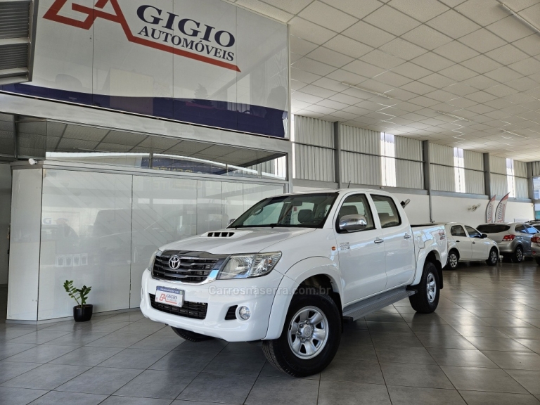 TOYOTA - HILUX - 2015/2015 - Branca - R$ 118.000,00