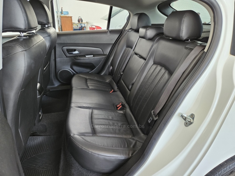 CHEVROLET - CRUZE - 2015/2016 - Branca - R$ 73.500,00