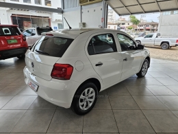 VOLKSWAGEN - GOL - 2022/2023 - Branca - R$ 58.500,00