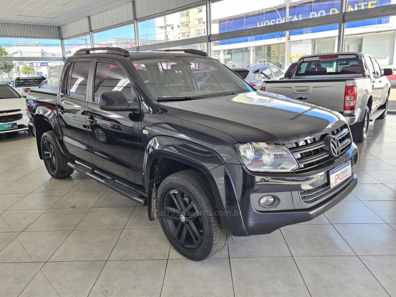 VOLKSWAGEN - AMAROK - 2015/2016 - Preta - R$ 108.000,00