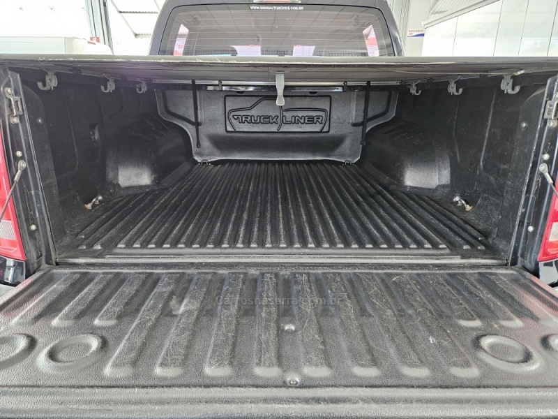 VOLKSWAGEN - AMAROK - 2015/2016 - Preta - R$ 108.000,00