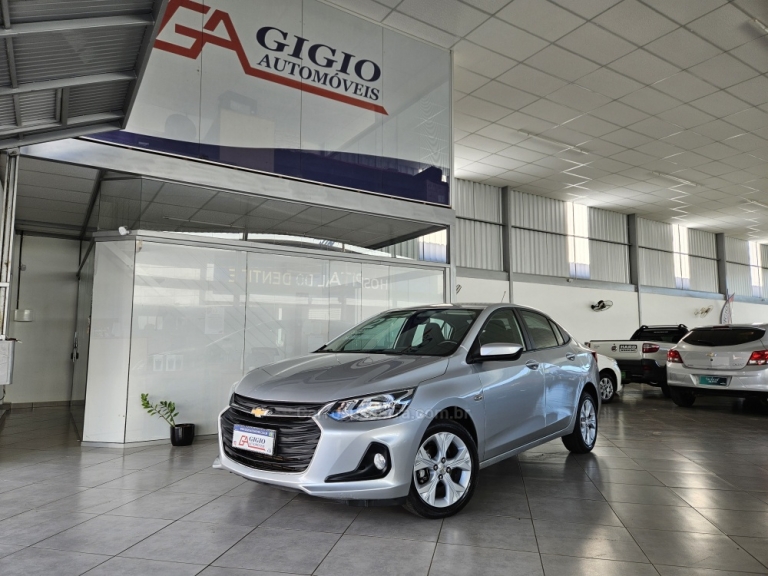 CHEVROLET - ONIX - 2022/2023 - Prata - R$ 77.800,00
