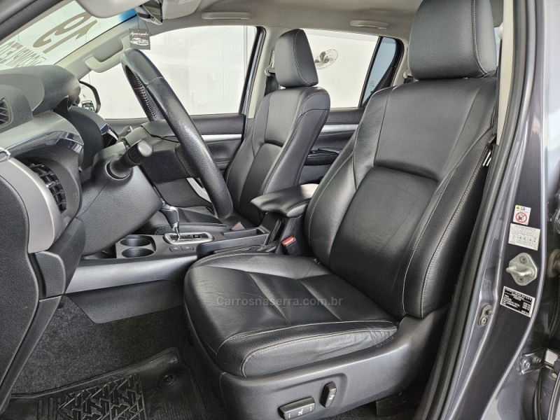 TOYOTA - HILUX - 2019/2019 - Cinza - R$ 186.000,00