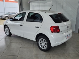 VOLKSWAGEN - GOL - 2022/2023 - Branca - R$ 58.500,00