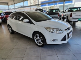 FORD - FOCUS - 2014/2015 - Branca - R$ 53.800,00