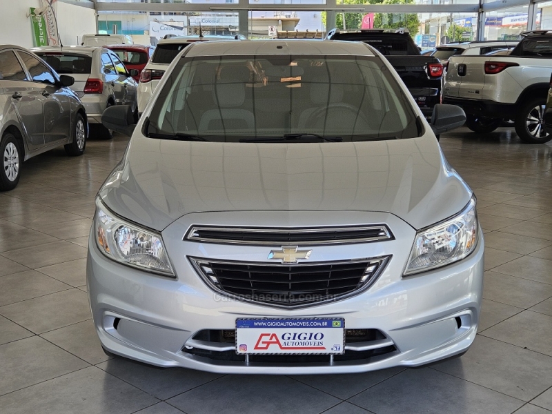 CHEVROLET - ONIX - 2015/2016 - Prata - R$ 47.000,00