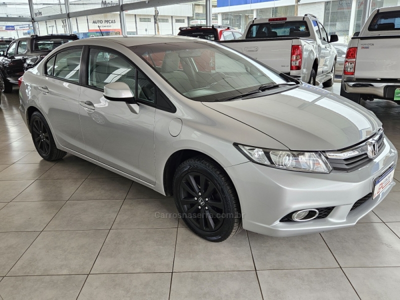 HONDA - CIVIC - 2012/2013 - Prata - R$ 67.000,00