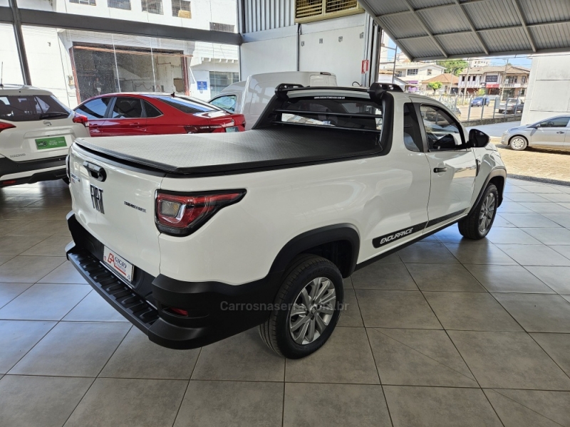 FIAT - STRADA - 2021/2022 - Branca - R$ 72.900,00