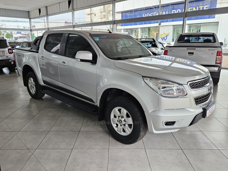 CHEVROLET - S10 - 2015/2015 - Prata - R$ 117.000,00