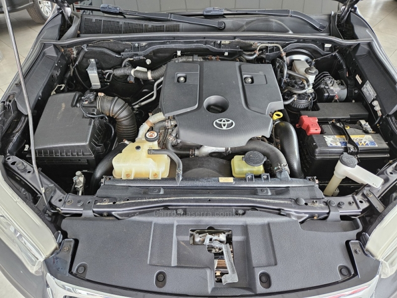 TOYOTA - HILUX - 2019/2019 - Cinza - R$ 186.000,00