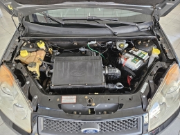 FORD - FIESTA - 2007/2008 - Preta - R$ 16.500,00