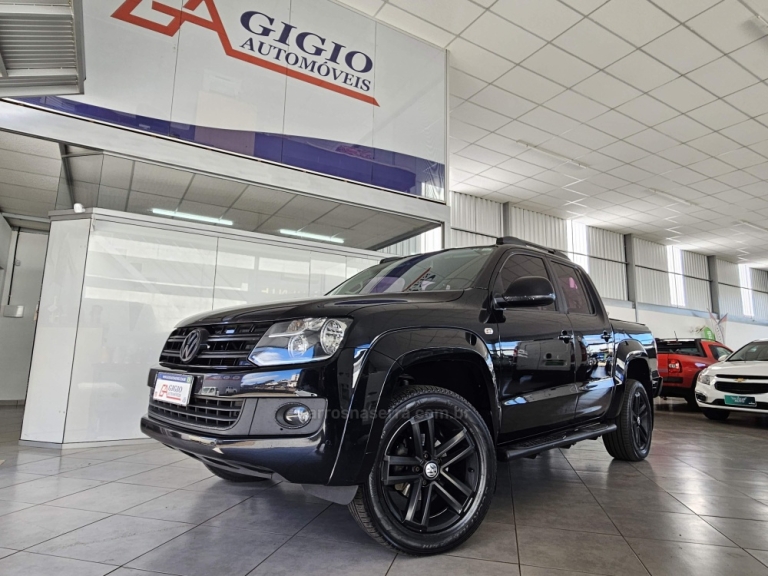 VOLKSWAGEN - AMAROK - 2015/2016 - Preta - R$ 108.000,00