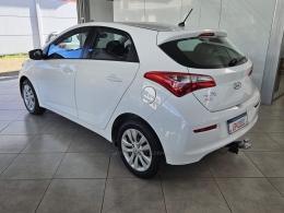 HYUNDAI - HB20 - 2015/2016 - Branca - R$ 55.500,00