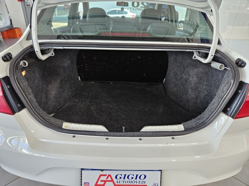 VOLKSWAGEN - VOYAGE - 2019/2020 - Branca - R$ 56.500,00