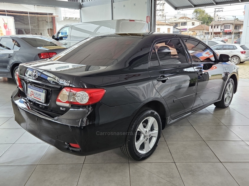 TOYOTA - COROLLA - 2011/2012 - Preta - R$ 65.000,00